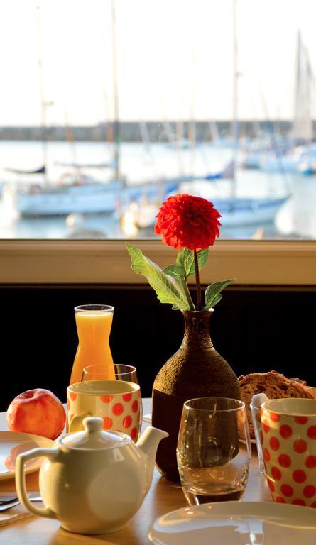 Logis Hotel Du Port Plobannalec Dış mekan fotoğraf