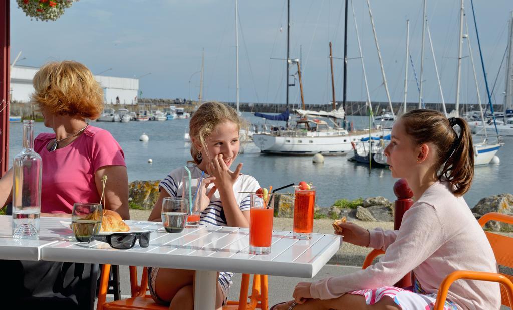 Logis Hotel Du Port Plobannalec Dış mekan fotoğraf